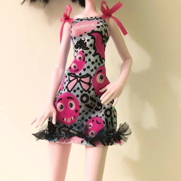 Monster High Draculaura Emoji Dress Doll - Picture 4 of 16